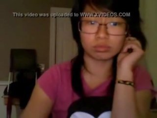 Thai maly flashes bokong and pussy-plays